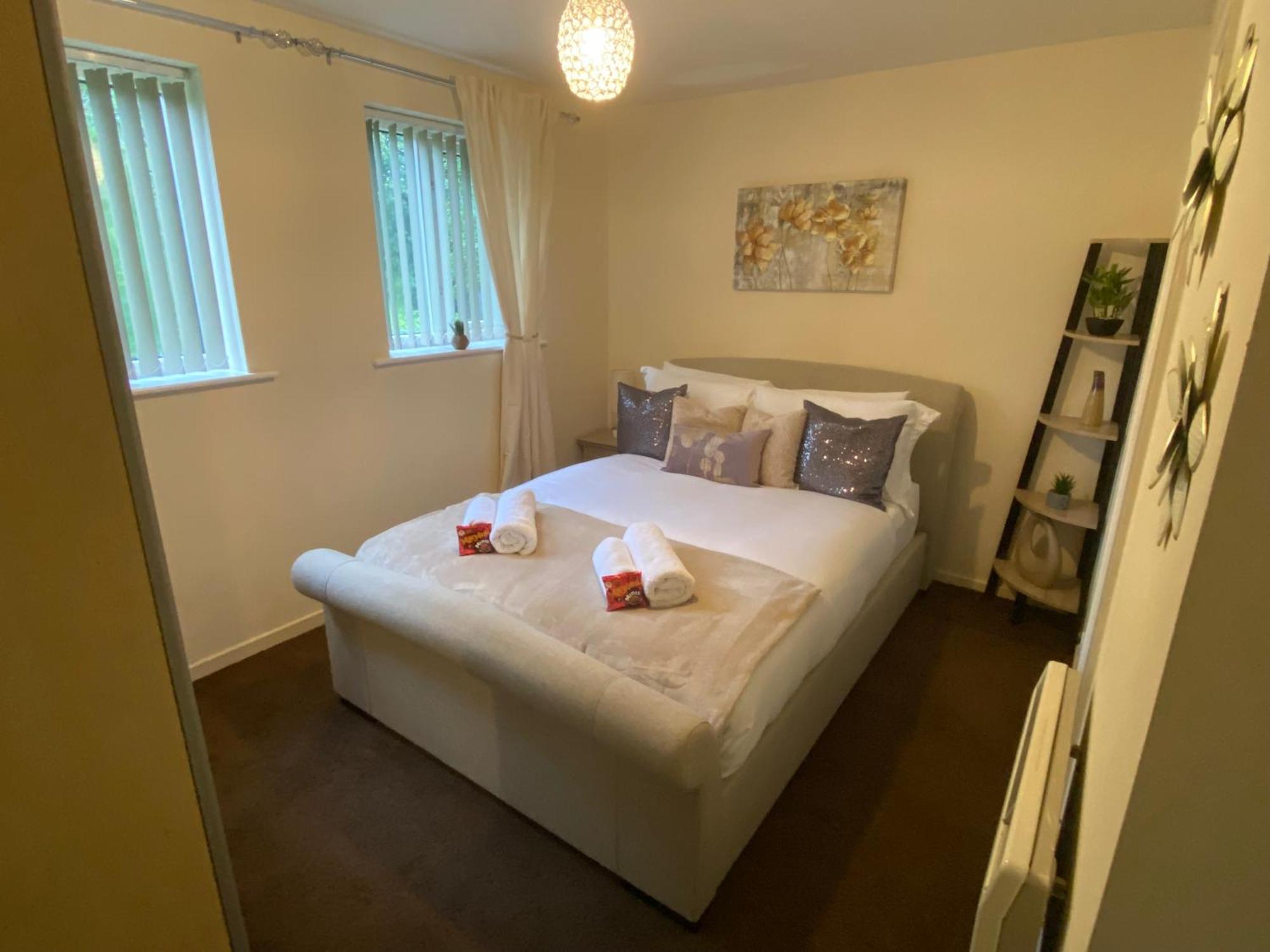 Lovely 2 Dbl Bed Apartment Near Heaton Park And North Manchester Hospital With Parking Ngoại thất bức ảnh