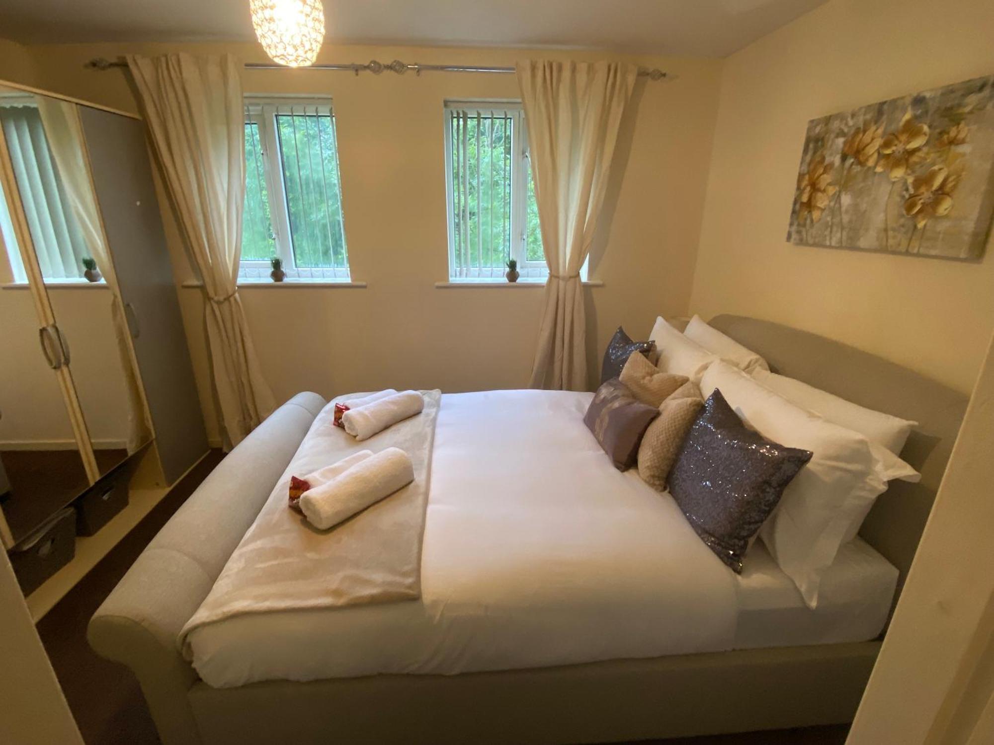 Lovely 2 Dbl Bed Apartment Near Heaton Park And North Manchester Hospital With Parking Ngoại thất bức ảnh