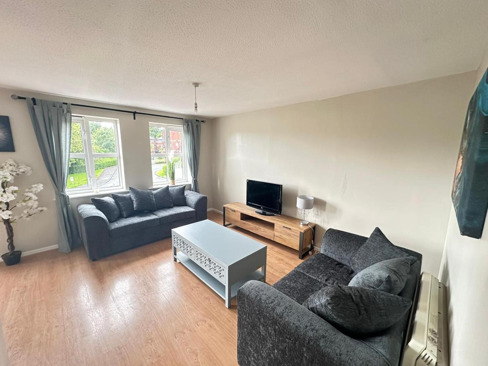 Lovely 2 Dbl Bed Apartment Near Heaton Park And North Manchester Hospital With Parking Ngoại thất bức ảnh