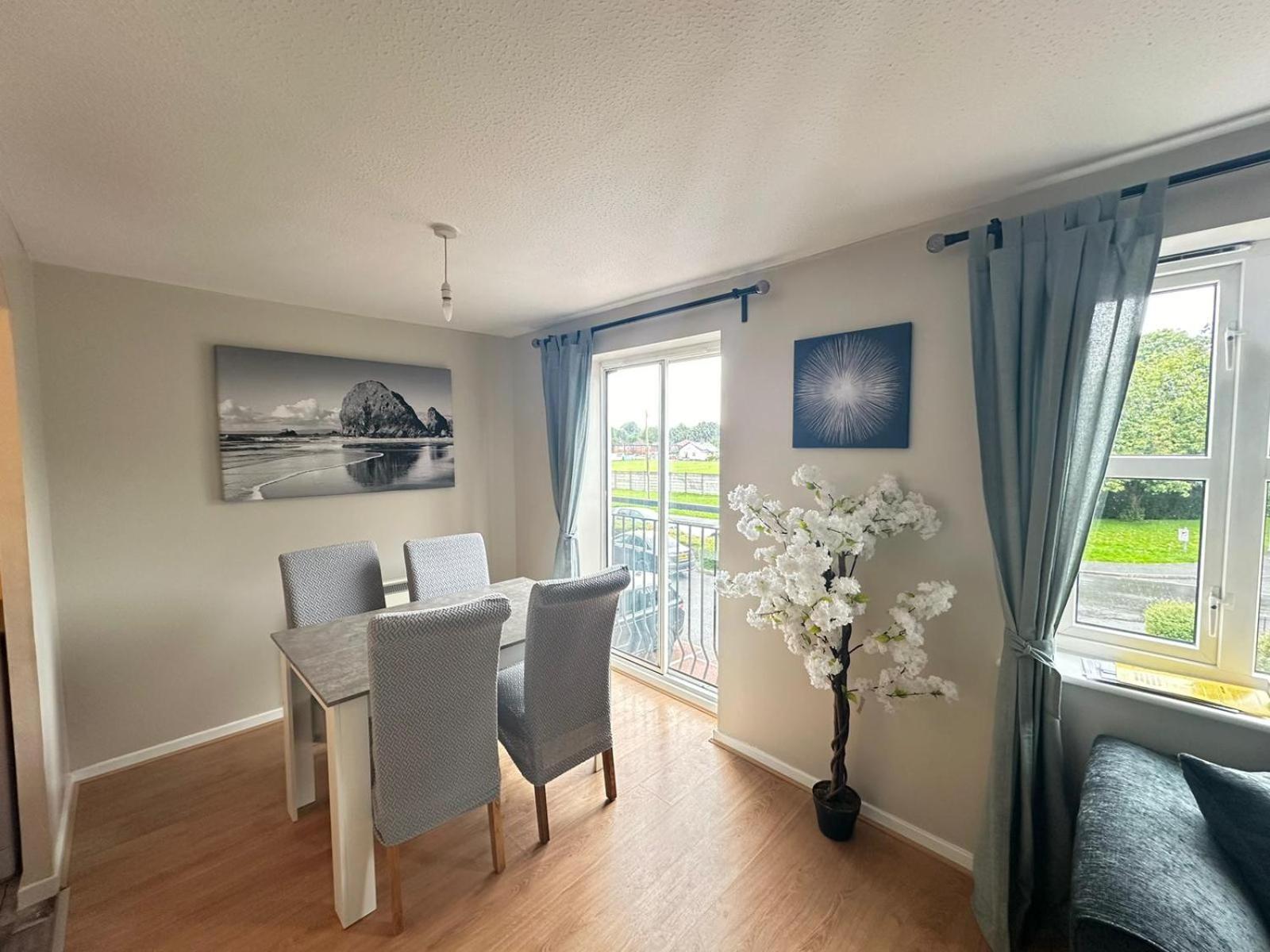 Lovely 2 Dbl Bed Apartment Near Heaton Park And North Manchester Hospital With Parking Ngoại thất bức ảnh