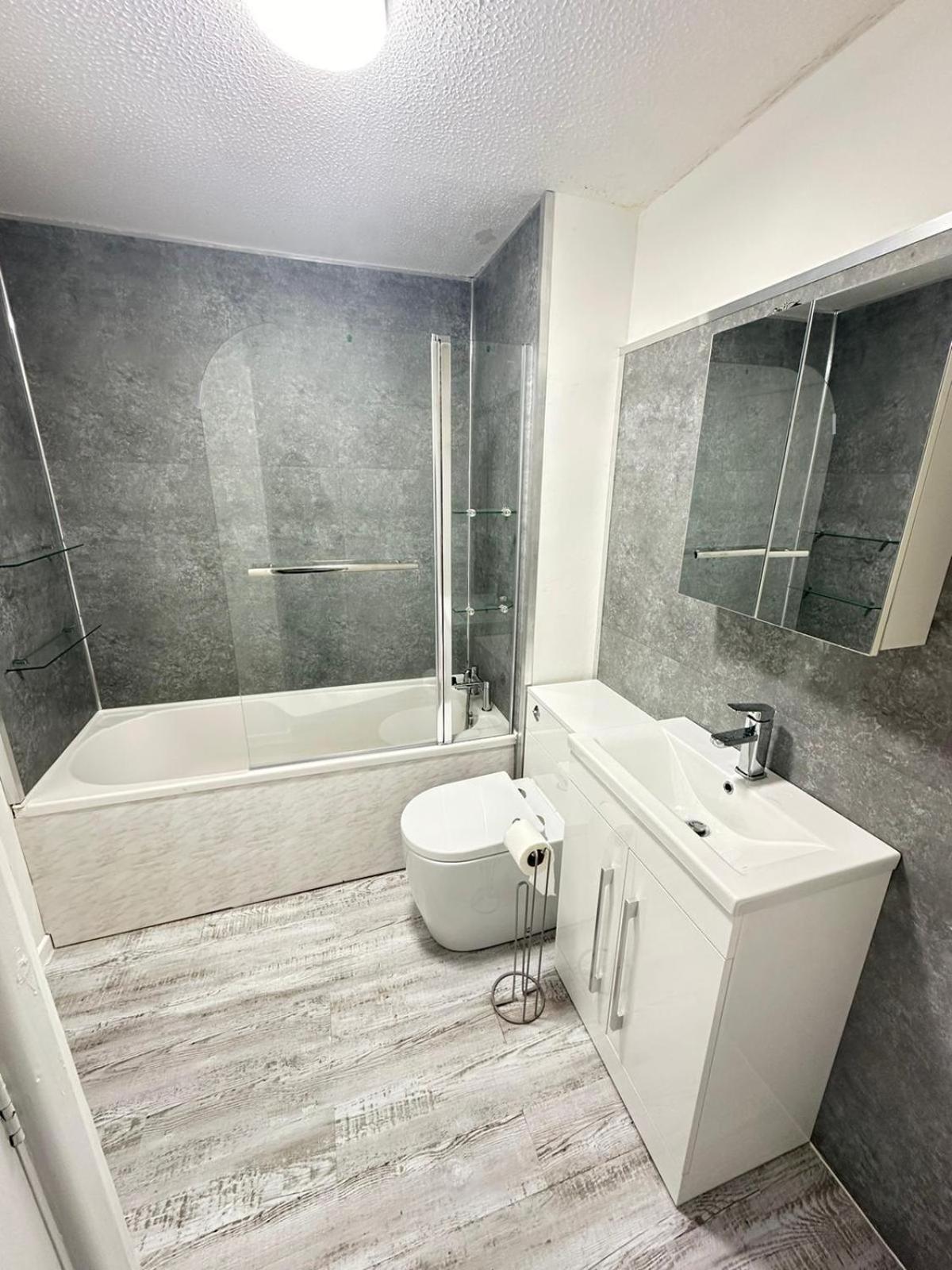 Lovely 2 Dbl Bed Apartment Near Heaton Park And North Manchester Hospital With Parking Ngoại thất bức ảnh